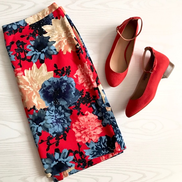 SOLD❤️Talbot Red Floral Pencil Skirt Knee Length - Picture 8 of 8